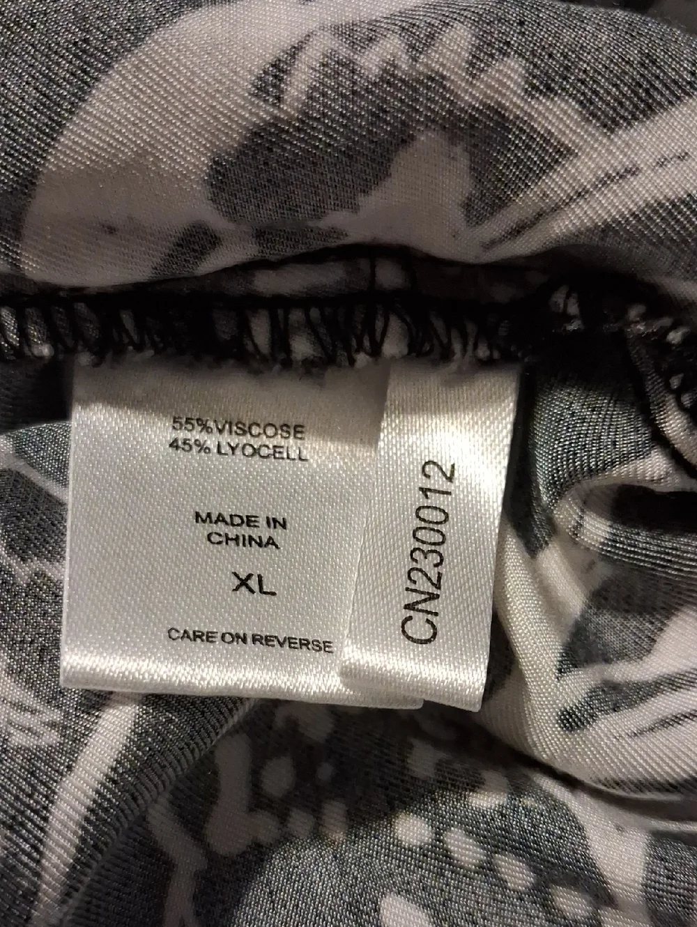 Tie-Waist Printed Jumpsuit in Black & White Size XL